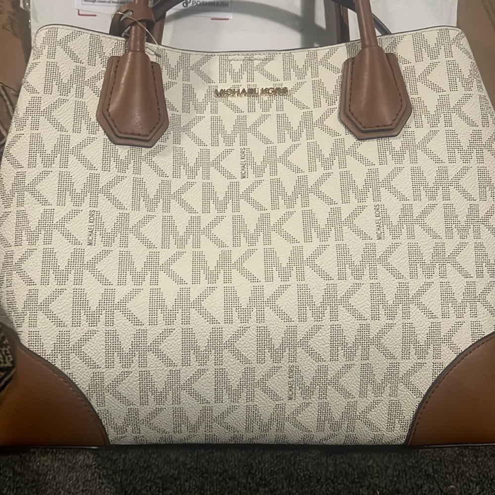 New with tags shoulder/crossbody MK bag